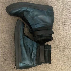 Cinzia Araia blue leather and black suede sneakers